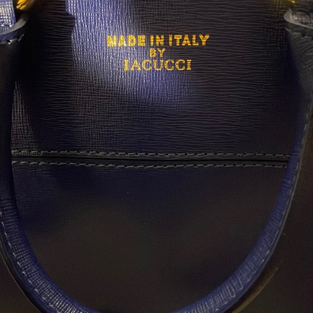 New. Lux lady’s designer Italian leather/Italian made shoulder purse. “No carry”